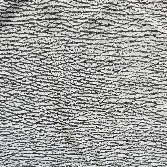 Lululemon Black & White Athletic Tank Top Size 8 Workout Yoga - Picture 4 of 6